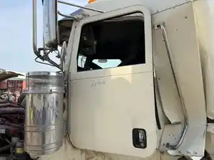Used 2018 Peterbilt 367 Door (Stock #2-6061-8)) Part Image