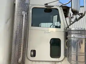 Used 2018 Peterbilt 367 Door (Stock #2-6061-9)) Part Image