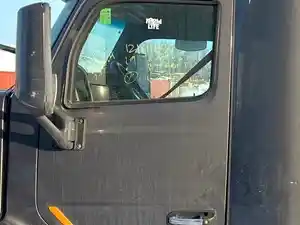 Used 2019 Peterbilt 579 Door (Stock #2-5015-3)) Part Image