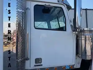 Used 2019 Western Star 4900 FA Door (Stock #2-6025-8)) Part Image