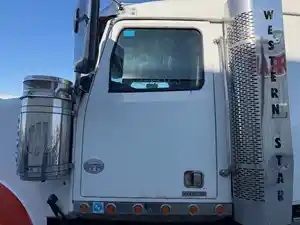Used 2019 Western Star 4900 FA Door (Stock #2-6025-7)) Part Image