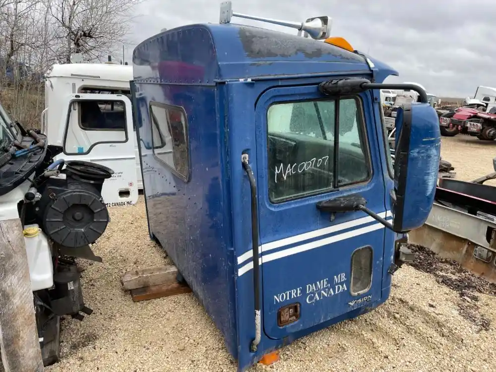 Used 2000 Mack CX613 Vision Cab for sale Anola Manitoba Canada Cabs