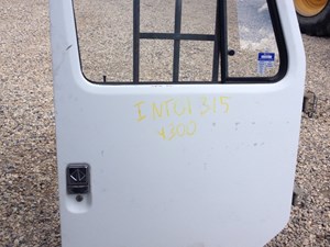 Used 2001 International 3400 Door (Stock #INT01315-18)) Part Image