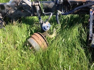 Used 2004 Volvo VNL670 Front Axle, Complete (Stock #VOL04398-10)) Part Image