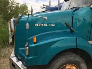 Used 2008 Western Star 4900 SA Hood (Stock #WS08654-15)) Part Image