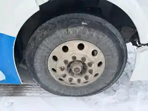 Used 2005 22.5" Steer Tire (Stock #VOL05842-7)) Part Image