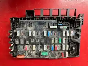 Used 2008 Freightliner Columbia 120 Fuse Box (Stock #FRT08591-18)) Part Image