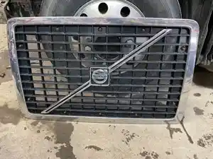 Used 2009 Volvo VNL630 Grille (Stock #VOL09740-19)) Part Image