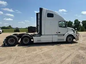 Used 2013 Volvo VNL670 Cab (Stock #VOL13805-15)) Part Image