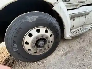 Used 2016 11R22.5 Goodyear Tire (Stock #KW16853-11)) Part Image