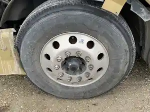 Used 2019 22.5" Steer Tire (Stock #VOL19783-12)) Part Image