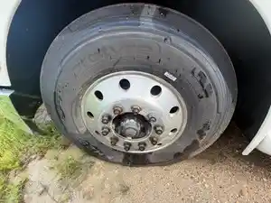 Used 2020 22.5" Steer Tire (Stock #PET20877-11)) Part Image