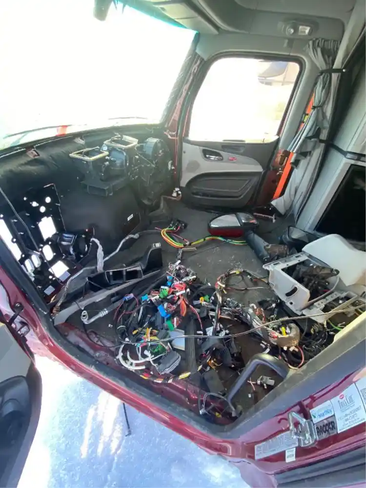 Used 2023 Peterbilt 579 Cab for sale Anola Manitoba Canada Cabs