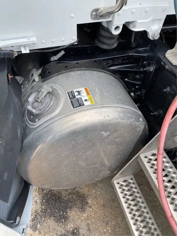 Used 2023 Peterbilt 579 Fuel Tank for sale Anola Manitoba Canada
