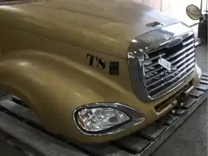 Used 2005 Freightliner COLUMBIA 120 Hood Image