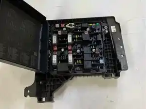 Used Fuse Box (Stock #171565)) Part Image
