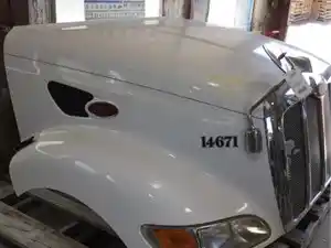 Used 2010 Peterbilt 387 Hood Image