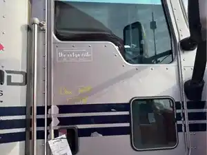 Used 2006 Kenworth T600 Door (Stock #177918)) Part Image
