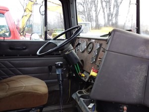 Used 1997 International 9200 Cab (Stock #19-146-1)) Part Image
