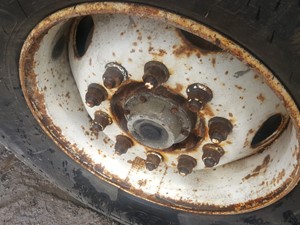 Used 2001 Mack RD688S Front Axle, Complete (Stock #21-045-3)) Part Image
