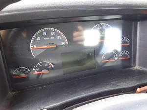 Used 2006 Volvo VNM Instrument Cluster (Stock #19-083-5)) Part Image