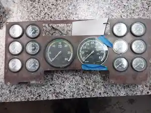Used Universal Freightliner Instrument Cluster (Stock #50190)) Part Image