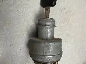 Used 1999 Kenworth T800 Ignition Switch (Stock #22-131-8)) Part Image