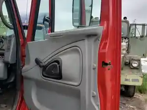 Used 2003 International 4200 Door (Stock #25-066-6)) Part Image
