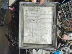 Used 2003 International 4300 LP Fuse Box (Stock #21-065-11)) Part Image