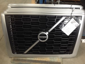 Volvo VN /& VNL Series 670 Chrome Grill 1996-2003 P//N 8084221
