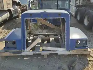 Used 2000 Peterbilt 385 Hood Image