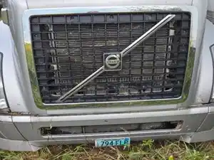 Used 2004 Volvo VNL Grille (Stock #P-72)) Part Image