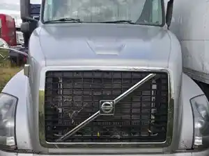 Used 2005 Volvo VNL Hood (Stock #P-69)) Part Image