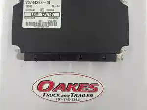 Used 2008 Volvo VNL Dash Control Module Image