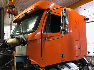 Used 2005 Freightliner COLUMBIA Cab (Stock #6160CAB)) Part Image