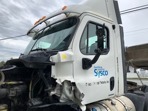 Used 2012 Freightliner Cascadia Cab (Stock #6162CAB)) Part Image