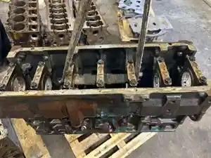 Used International DT466E Block (Stock #0494BM)) Part Image