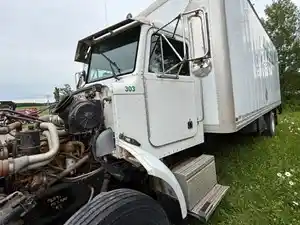 Used 1997 Peterbilt 330 Cab (Stock #6591CAB)) Part Image