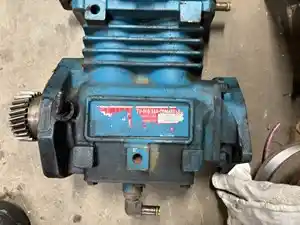 Used International DT466 Air Compressor (Stock #4144COM)) Part Image