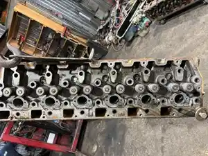 Used International DT466 Head Image