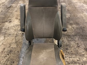 Used 1999 International 9300 Seat (Stock #SV-125-12)) Part Image