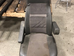 Used 2002 International 9900I Seat (Stock #SV-123-15)) Part Image