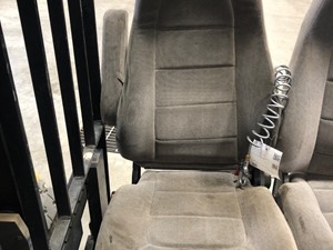 Used 2003 Volvo VNL Seat (Stock #SV-118-16)) Part Image