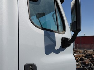 Used 2013 Freightliner Cascadia 125 Door (Stock #SV-116-11)) Part Image