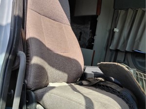 Used 2013 Freightliner Cascadia 125 Seat (Stock #SV-116-16)) Part Image