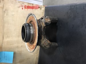 Used Differential Yoke (Stock #P-1362)) Part Image