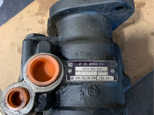 Used Steering Pump Image