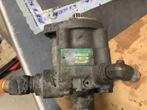 Used Steering Pump Image
