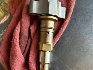 Used Cummins ISL Injector (Stock #P-1812)) Part Image
