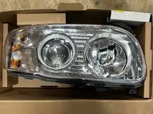 Used Universal Peterbilt 389 Headlamp Assy (Stock #P-2029)) Part Image